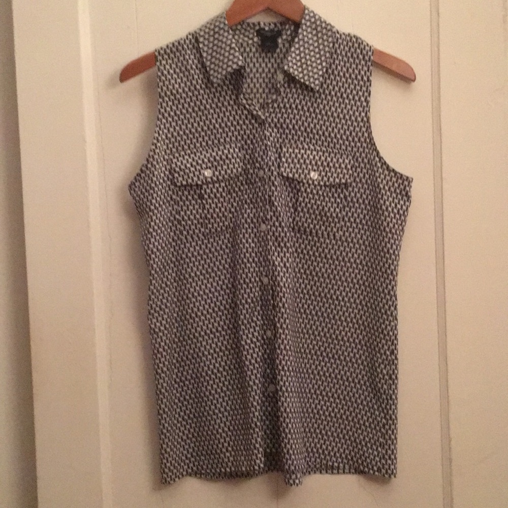 Fun geometric print sleeveless button down